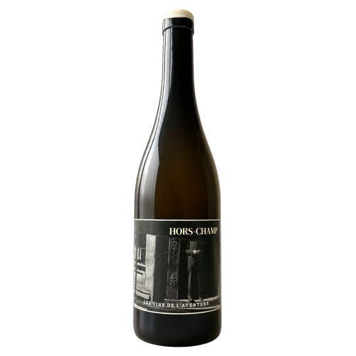 Fles Hors-Champ 2024, witte natuurwijn van Les Vins de l'Aventure, zwart-wit foto-etiket